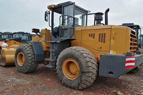 裝載機在啟動時需要注意的方面